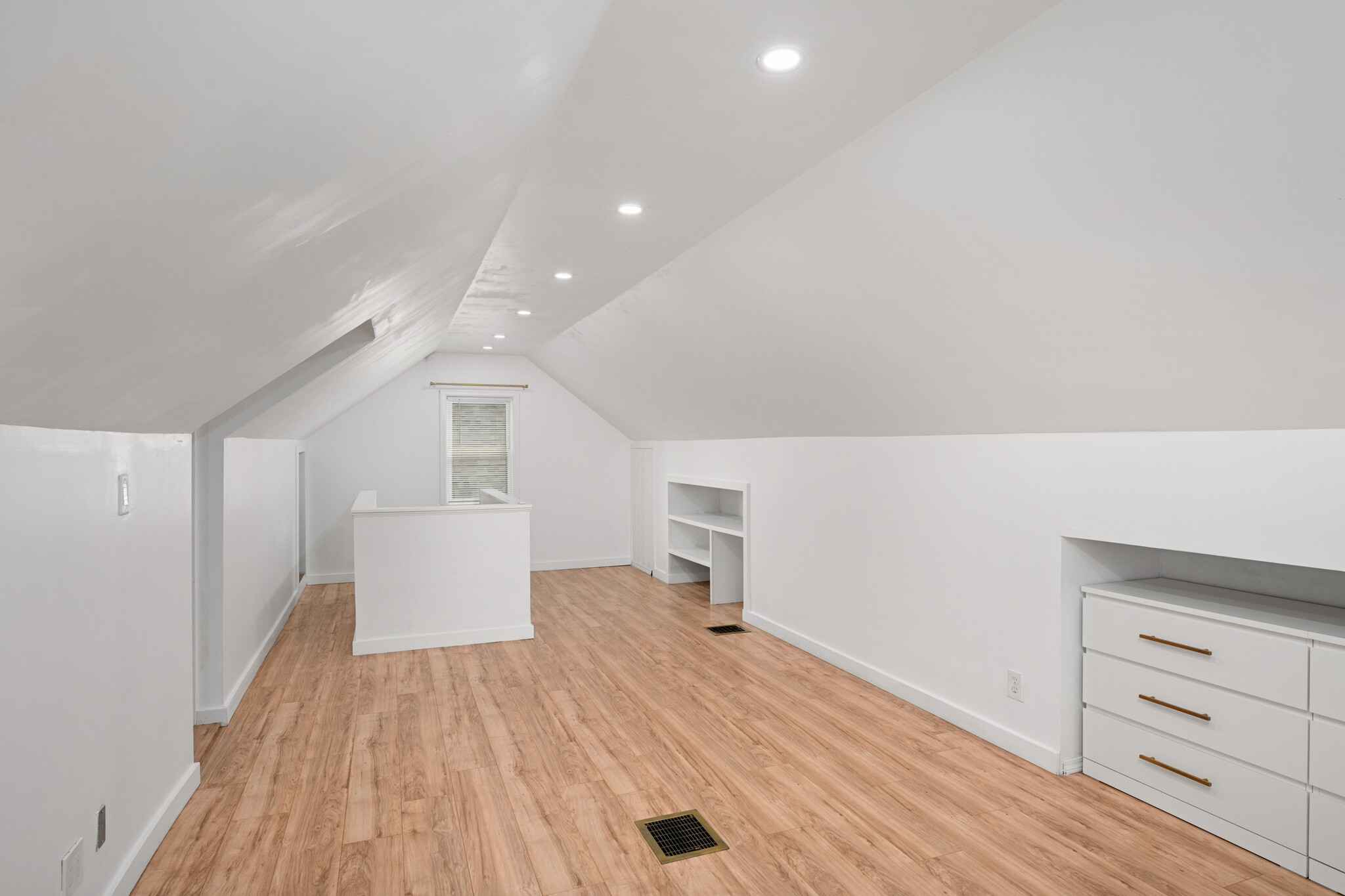 Building Photo - 1234 Watson Ave