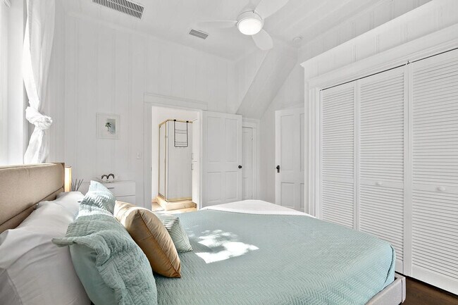 Building Photo - 17 Old Mission Ave