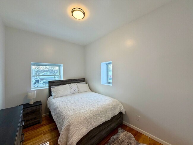 Building Photo - 719 N 3rd Ave