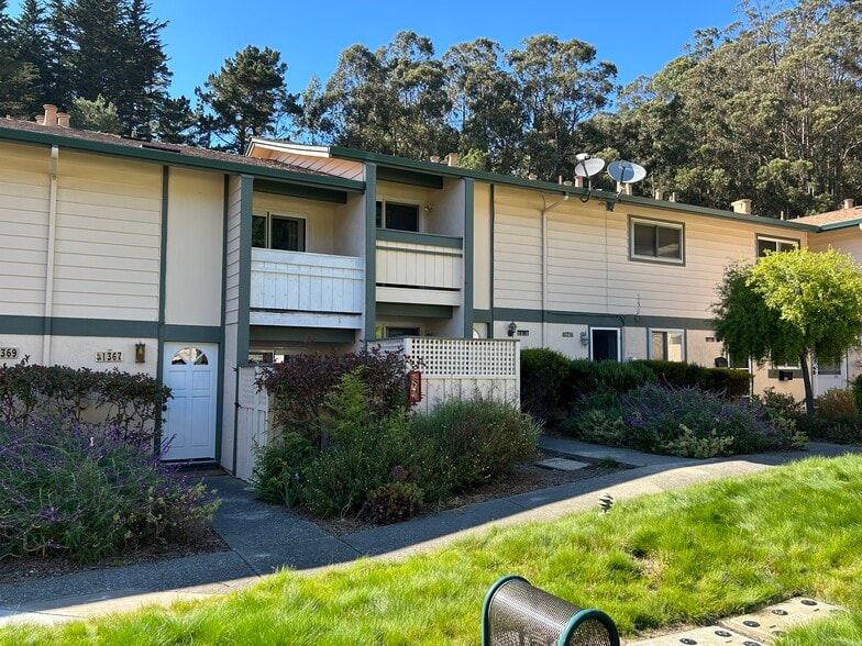 Primary Photo - 1365 Terra Nova Blvd