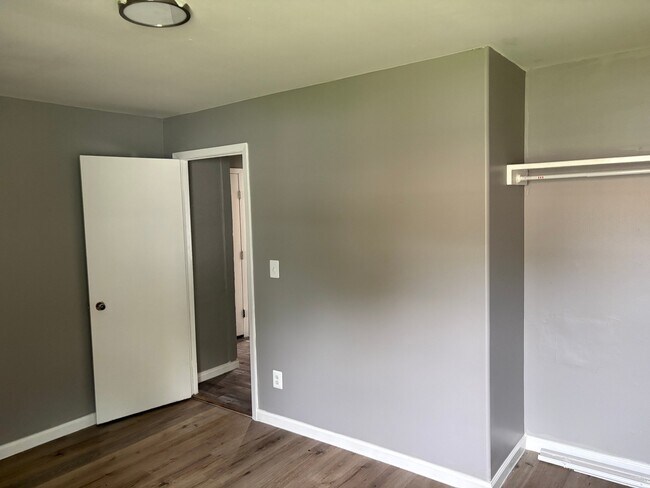 Building Photo - 909 S Terrace Dr