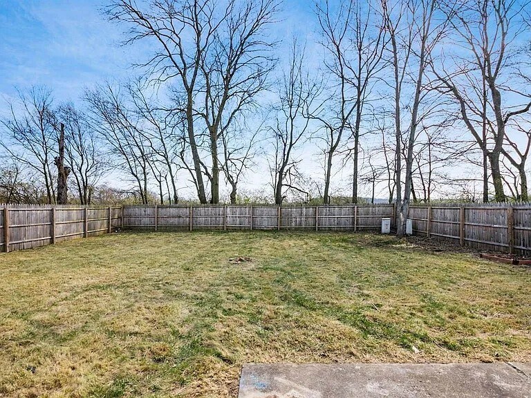 Building Photo - 5999 Parkglen Rd