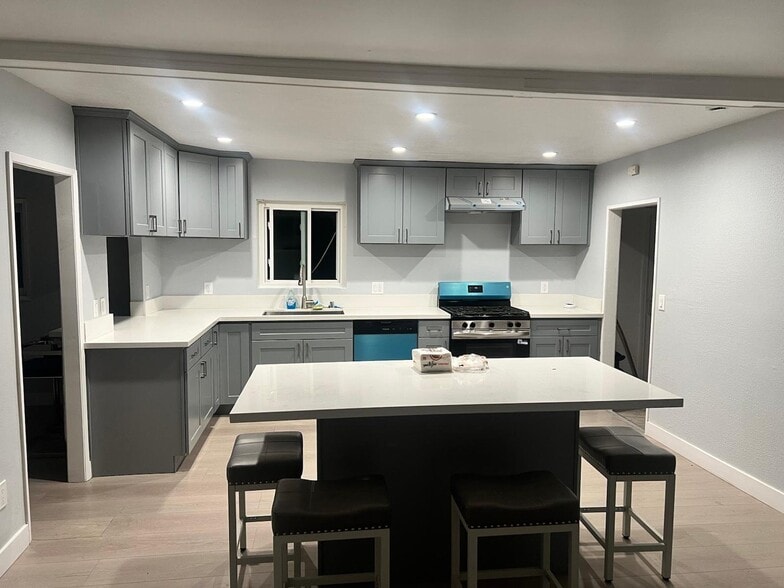 Building Photo - 12829 Doty Ave