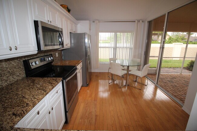 Building Photo - 404 Sabal Palm Ln