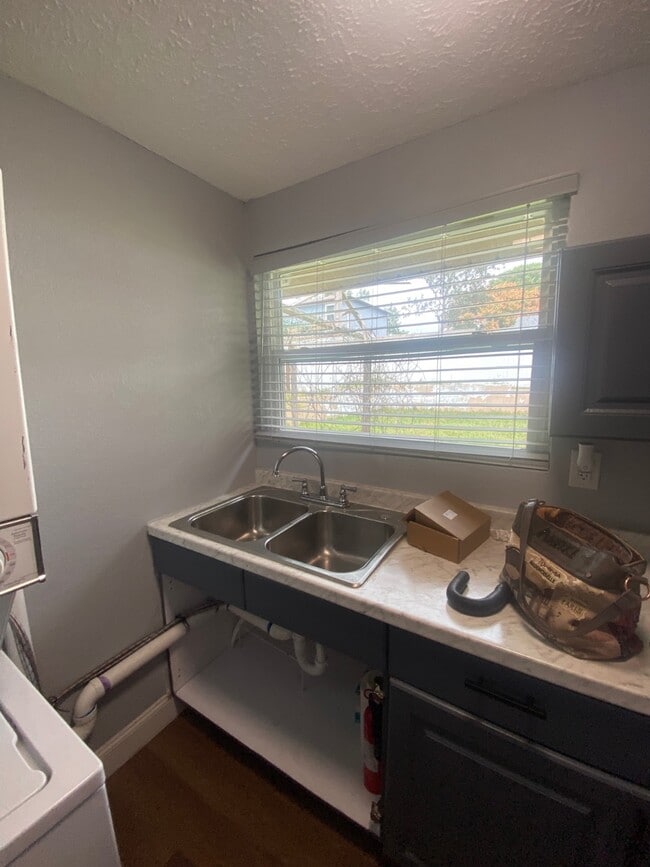 Building Photo - 27103 Frampton Ave