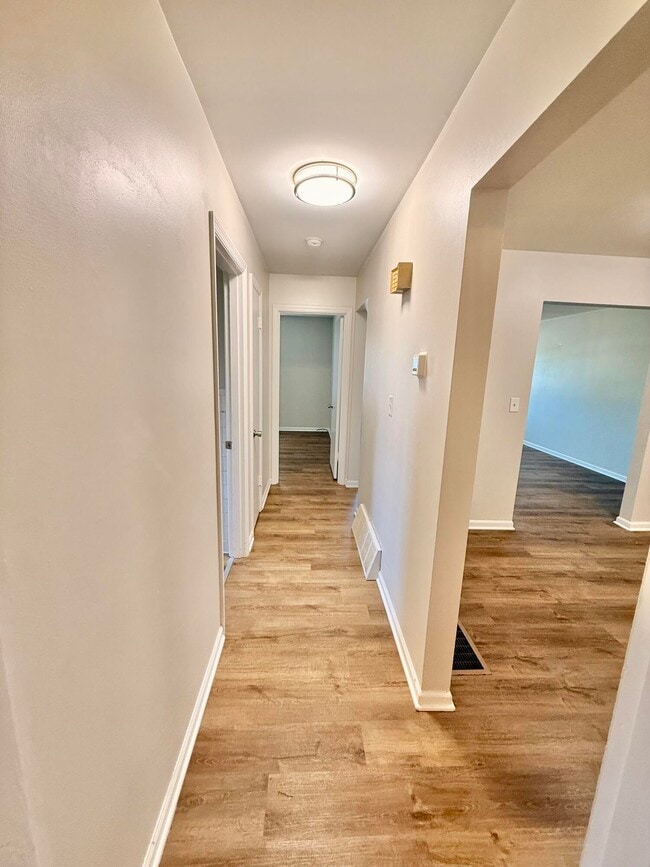Building Photo - 708 Greenbriar Dr