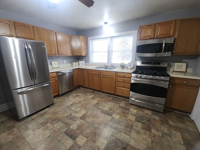 Building Photo - 1204 S Jefferson St