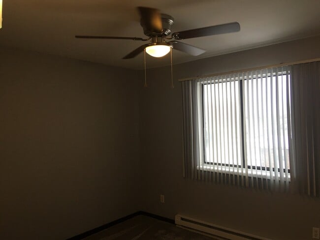 Building Photo - 350 N Birch St