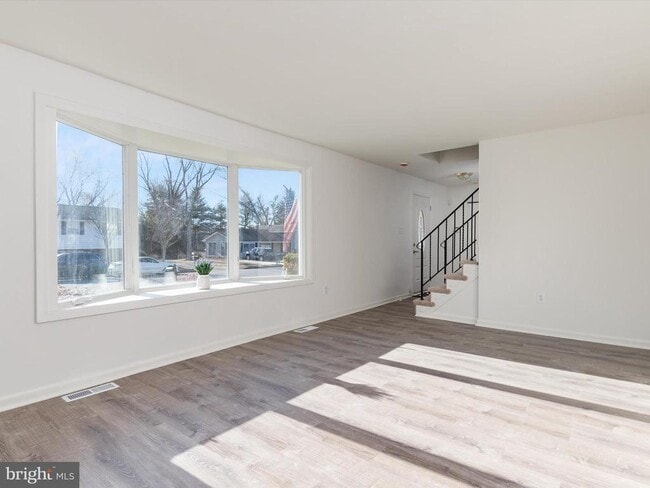 Building Photo - 402 S Cherry Grove Ave