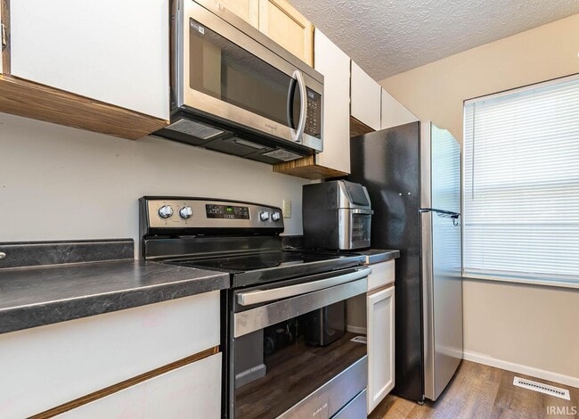 Building Photo - 2457 S Burberry Ln