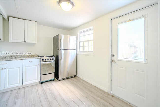 Building Photo - 27 SW 55th Avenue Rd