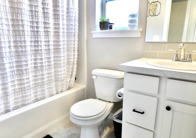 Building Photo - Master Bedroom for Rent!
