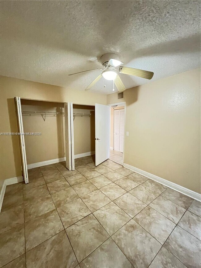 Building Photo - 1523 Lake Crystal Dr