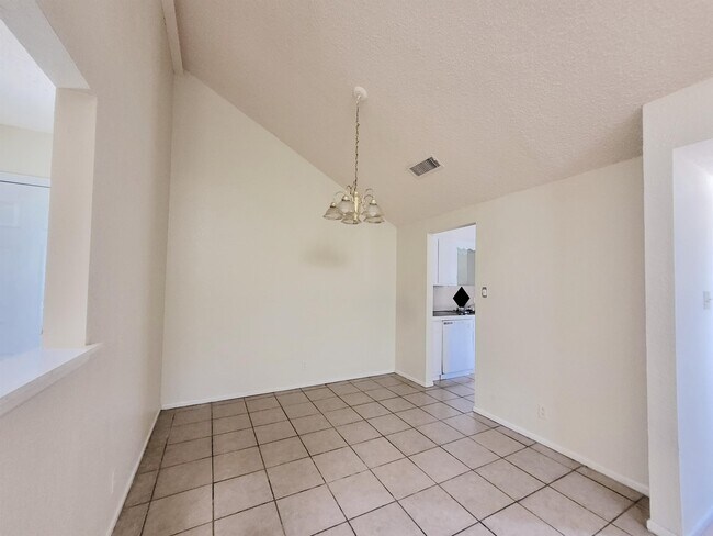 Building Photo - 4235 Siesta Ln