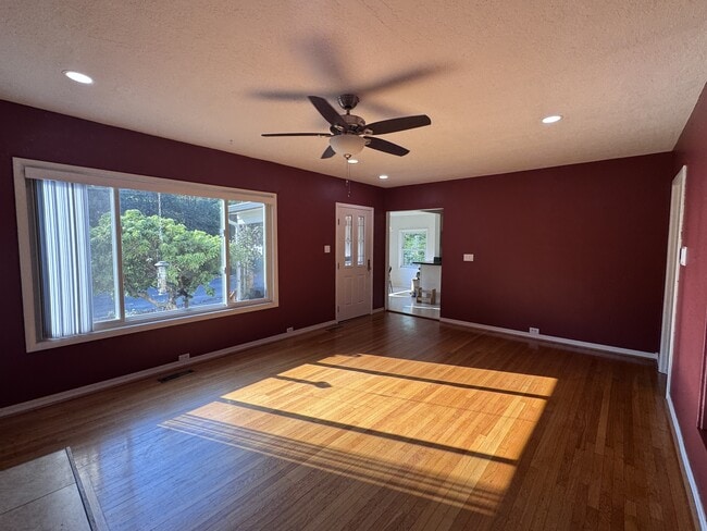 Building Photo - 4304 SE 30th Ave