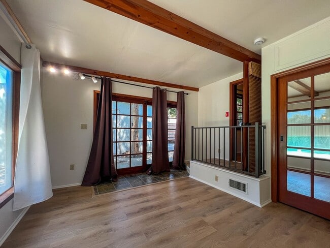 Building Photo - Spacious 3BR Home with Bonus Room in Magno...
