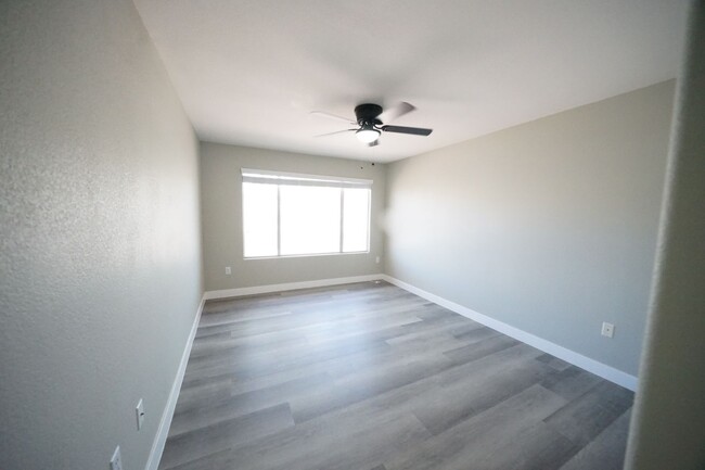 Building Photo - SHOWINGS AVAILABLE NOW