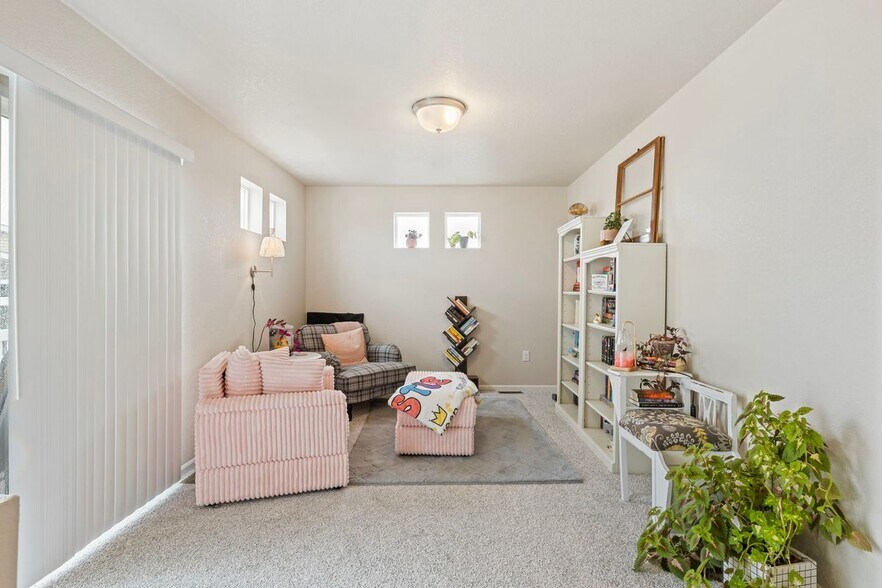 Building Photo - 9440 Oro City Loop
