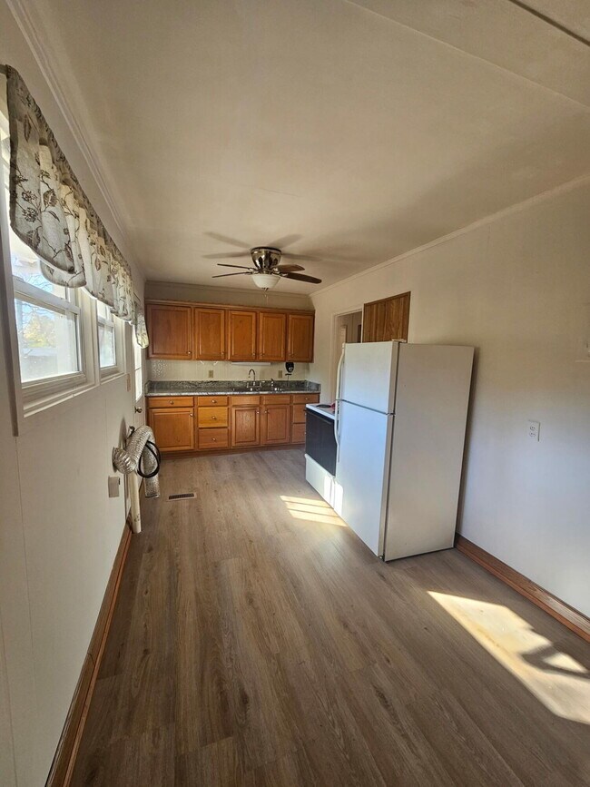 Building Photo - 418 Palm Dr S