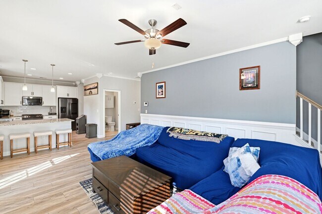 Building Photo - This beautiful - like new, energy efficient home in Grayson Park!