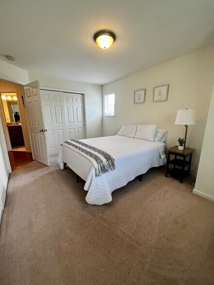 Building Photo - 101 Brownstone Ct