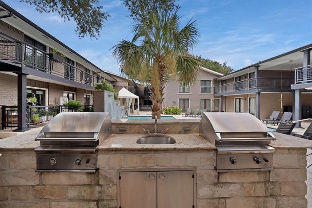 Building Photo - 10203 Regal Oaks Dr