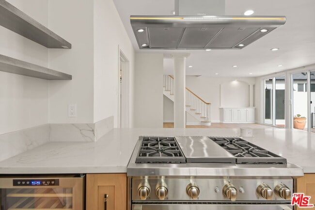 Building Photo - 500 Warner Ave