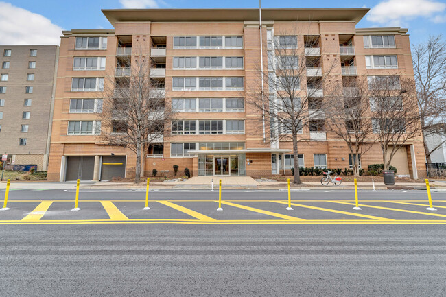 Building Photo - 355 I St SW
