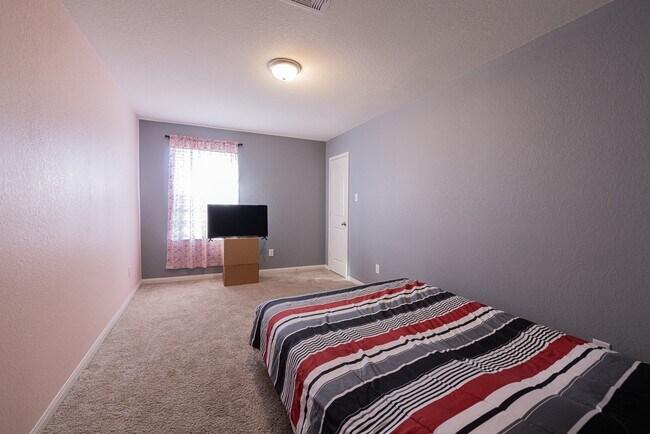 Building Photo - 10814 Spring Brook Pass Dr