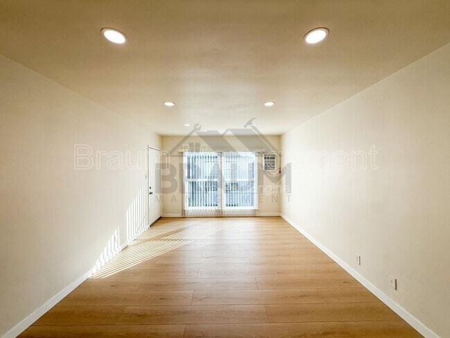 Building Photo - 7339 Woodman Ave