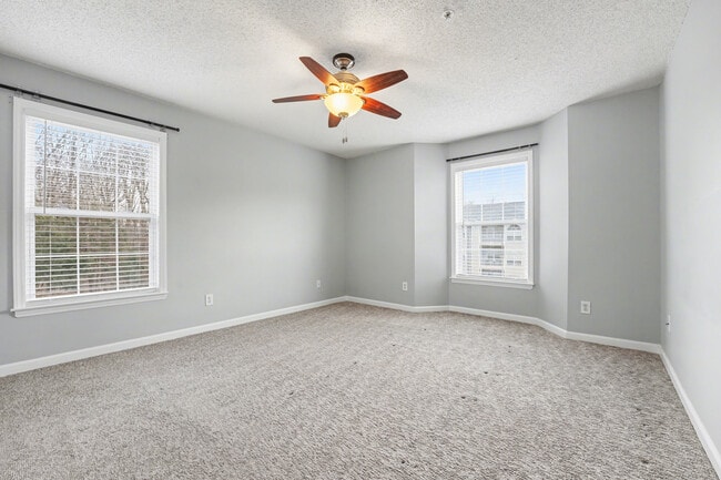 Building Photo - 421 Rivertree Ln