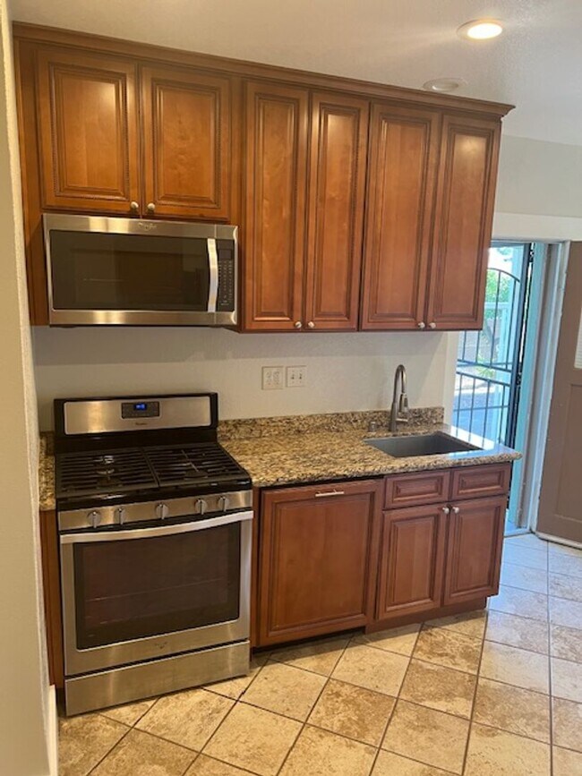 Building Photo - Glenn