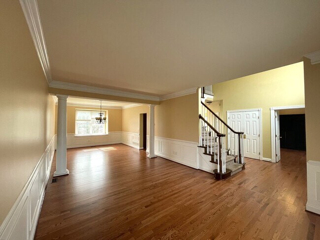 Building Photo - 4823 Vista Ridge Dr