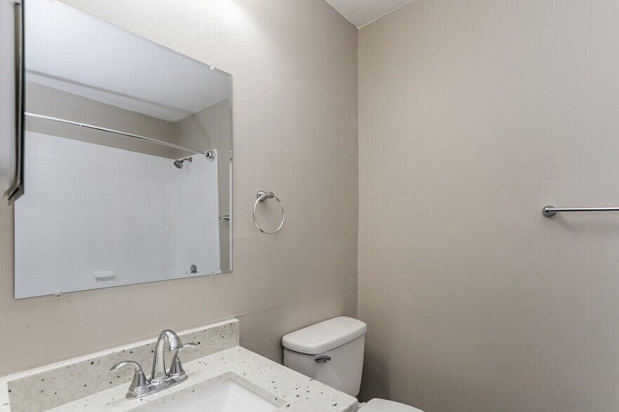 Building Photo - 12832 Dunhill Dr