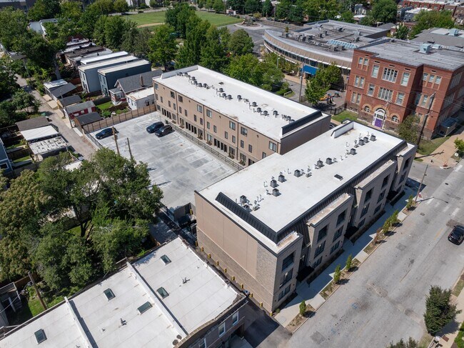 Building Photo - 4318 Vista Ave