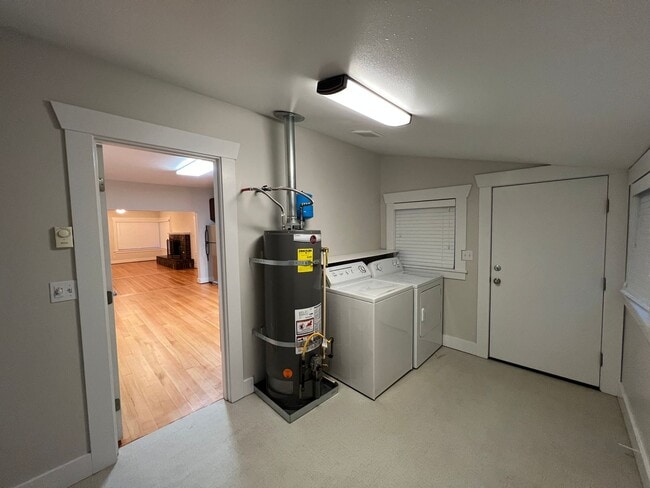 Building Photo - Spacious Two-Story Home on Private Land in the Desirable Issaquah School District
