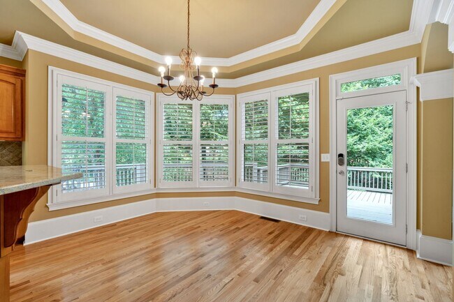 Building Photo - Spacious 7BR House in Powder Springs