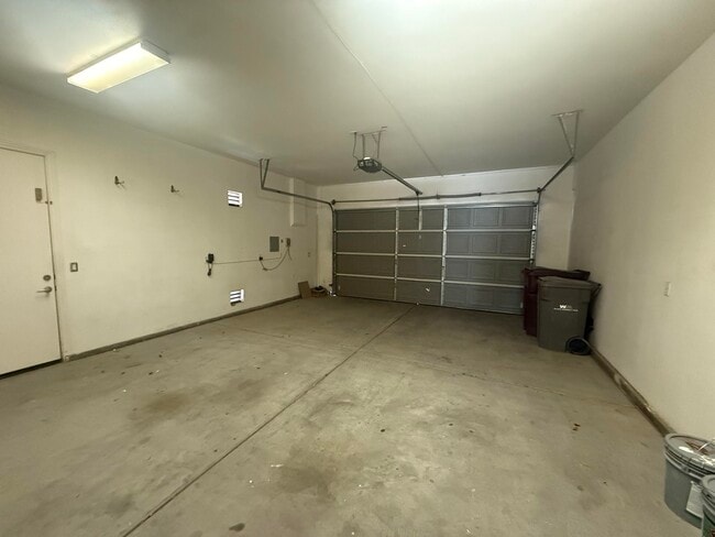 Building Photo - 103 Romanza Ln