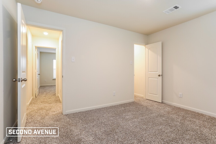 Building Photo - 1324 Woodwinds Dr