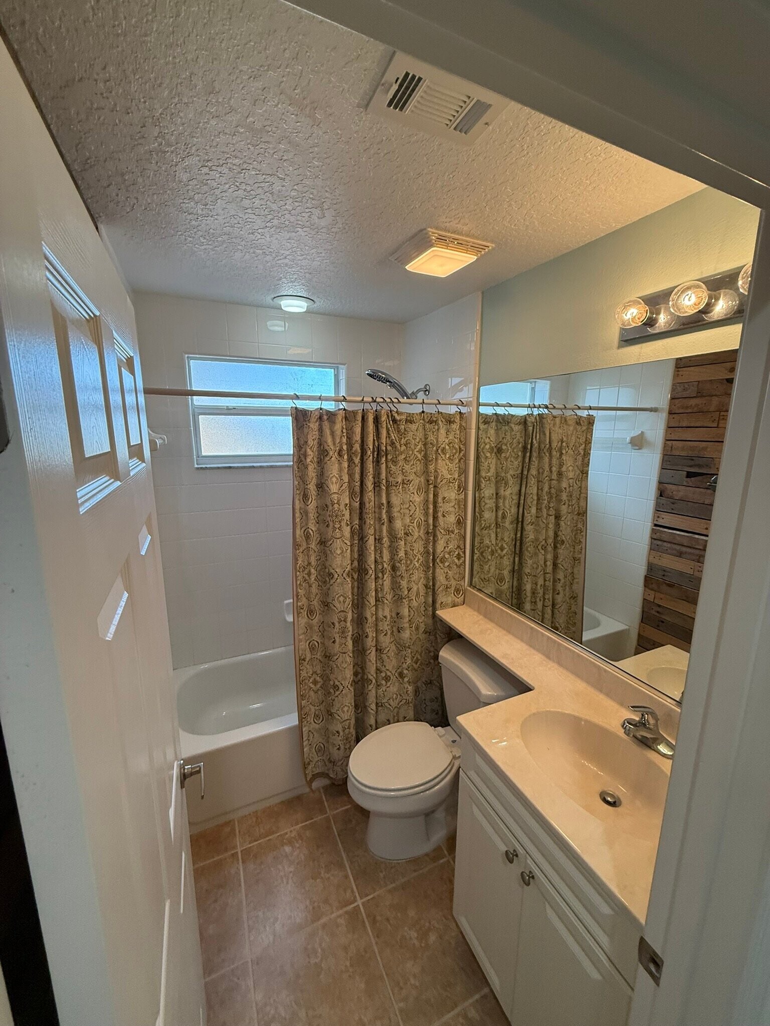 Building Photo - 5492 Compass Pte