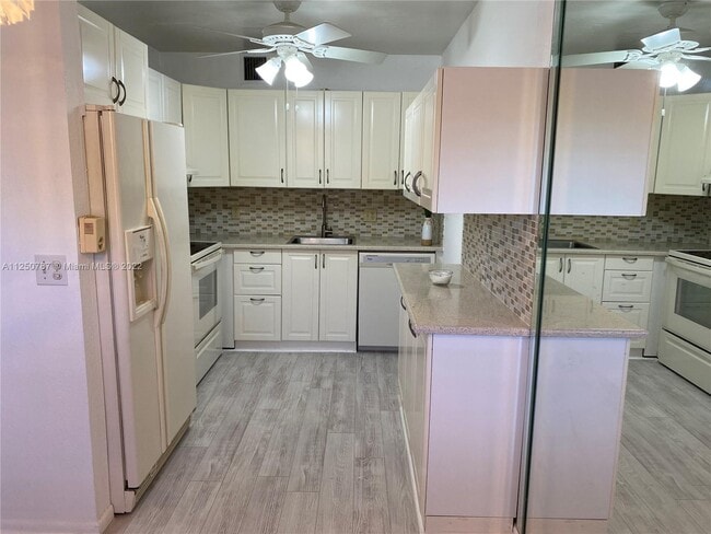 Building Photo - 13250 SW 4th Ct