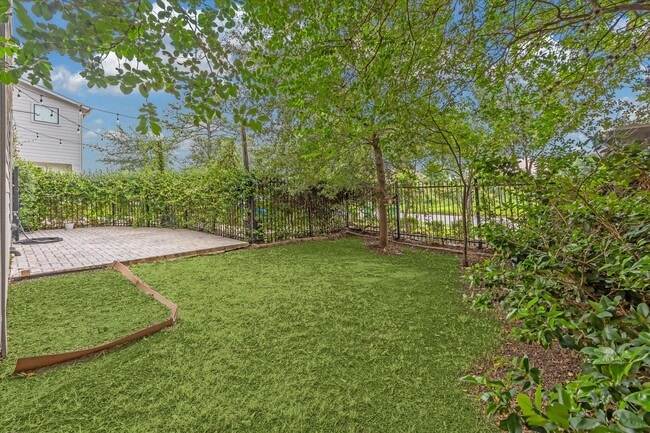 Building Photo - 3212 N MacGregor Way