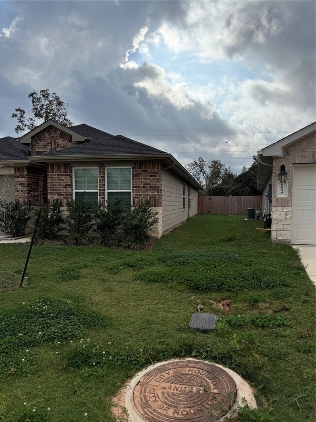 Building Photo - 1543 Merulana Lane