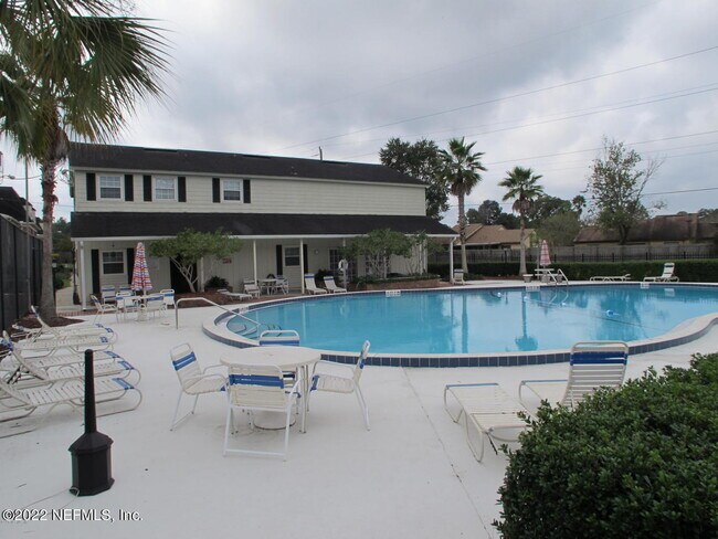 Building Photo - 4915 Baymeadows Rd