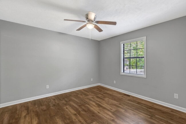 Building Photo - Three Bedroom Ranch w/ Basement in Dover w...