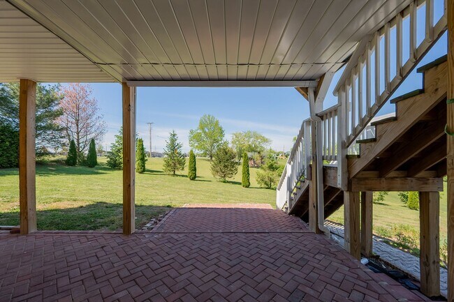 Building Photo - 1701 Stratford View Dr