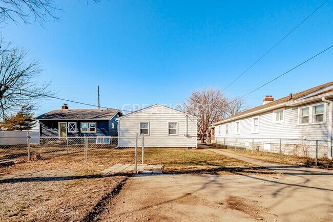 Building Photo - 711 S Keystone Ave