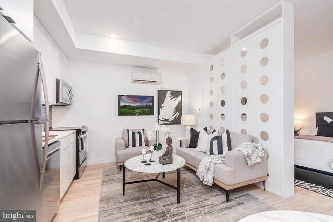 Building Photo - 1131-39 N Front St