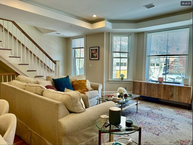 Building Photo - 470 Green St