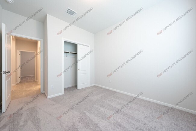 Building Photo - 424 Poplin Ln